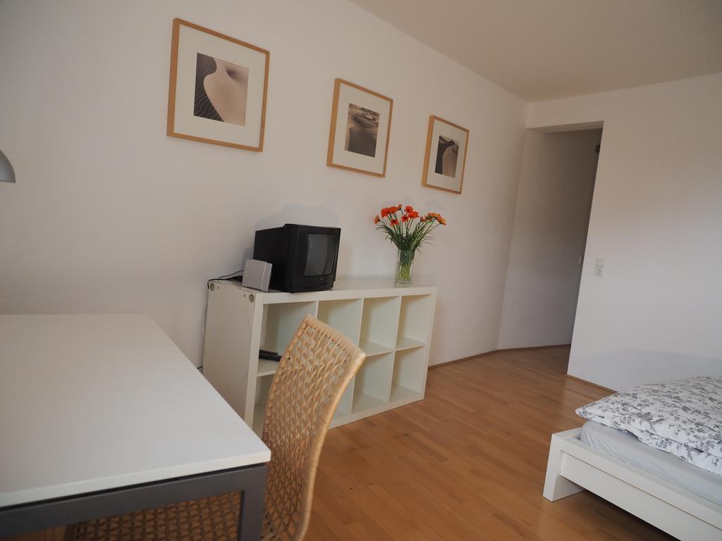 B8 - Just A Private * Düsseldorf