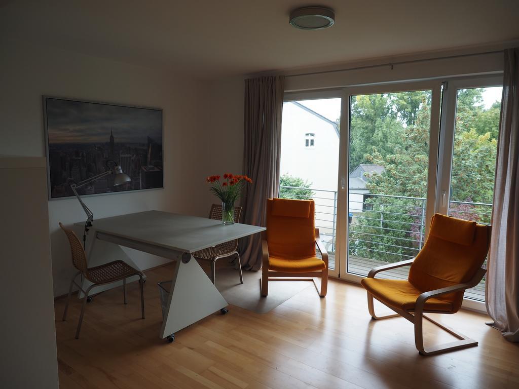 B8 - Just A Private * Düsseldorf