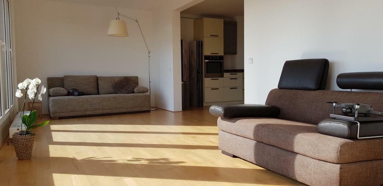 B8 - Just A Private Accommodation Homestay Dusseldorf